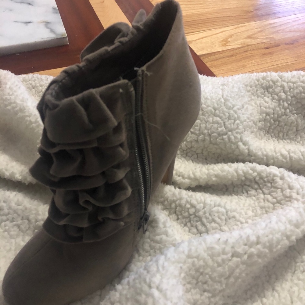 High heel boots